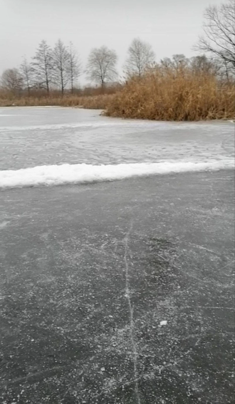 Жителей Борисовского округа предупредили  об опасности тонкого льда 
