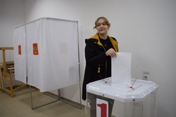 Марина Лютая из Борисовки пришла на избирательный участок в свой день рождения 