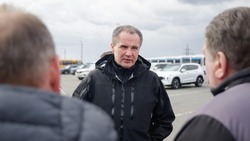 Вячеслав Гладков передал ключи от спецавтомобиля главе администрации Борисовского района