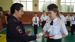 Марина Лозенко вручила юным борисовцам удостоверения кадетов ЮИД