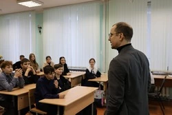 Директор колледжа БГТУ им. В.Г. Шухова Михаил Спирин посетил школы Борисовского округа