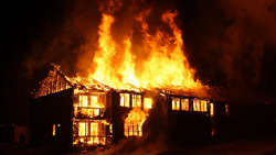 Сотрудники МЧС потушили возгорание жилого дома в Борисовском районе