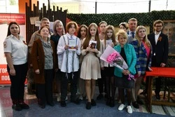 Борисовские школьники получили паспорта накануне Дня Победы 