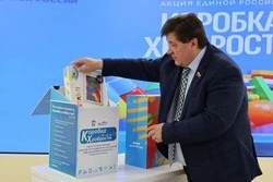 Юрий Клепиков передал игрушки маленьким пациентам в рамках акции «Коробка храбрости»