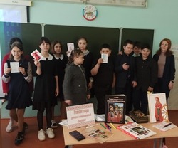Час истории «Путешествие в историю русской национальной одежды» прошёл в Борисовской школе №1