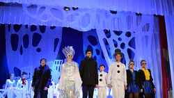 Борисовские актёры театра Барвинского представили школьникам новогодний спектакль