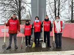 Активисты Борисовской СОШ №2 провели уборку территорий в рамках проекта «Хранители истории» 