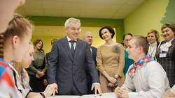 Губернатор региона Евгений Савченко предложил обучать детей блогингу