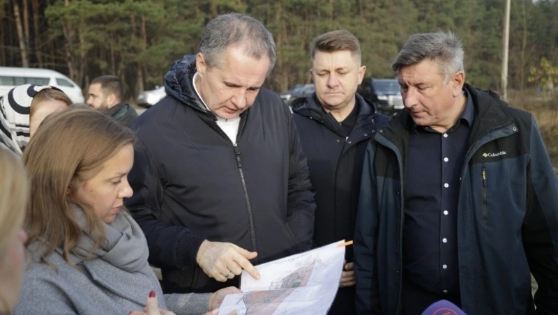 Вячеслав Гладков съездил на место строительства флагманской президентской школы в Белгороде
