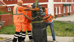 Работники «БЕЛЗНАКа» обнаружили надгробие начала XX века во время дорожных работ