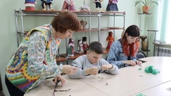 Борисовские семьи посетили выставку «Белгородчина – Родина мастеров» в Доме ремёсел