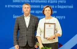 Александр Шуваев вручил благодарность Президента Российской Федерации Ирине Передрий