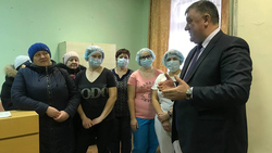 Николай Давыдов лично поздравил медицинских работников с 8 Марта